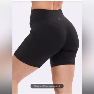 Buffbunny NWT Onyx Black 🖤 Silhouette Shorts 6 in | Small